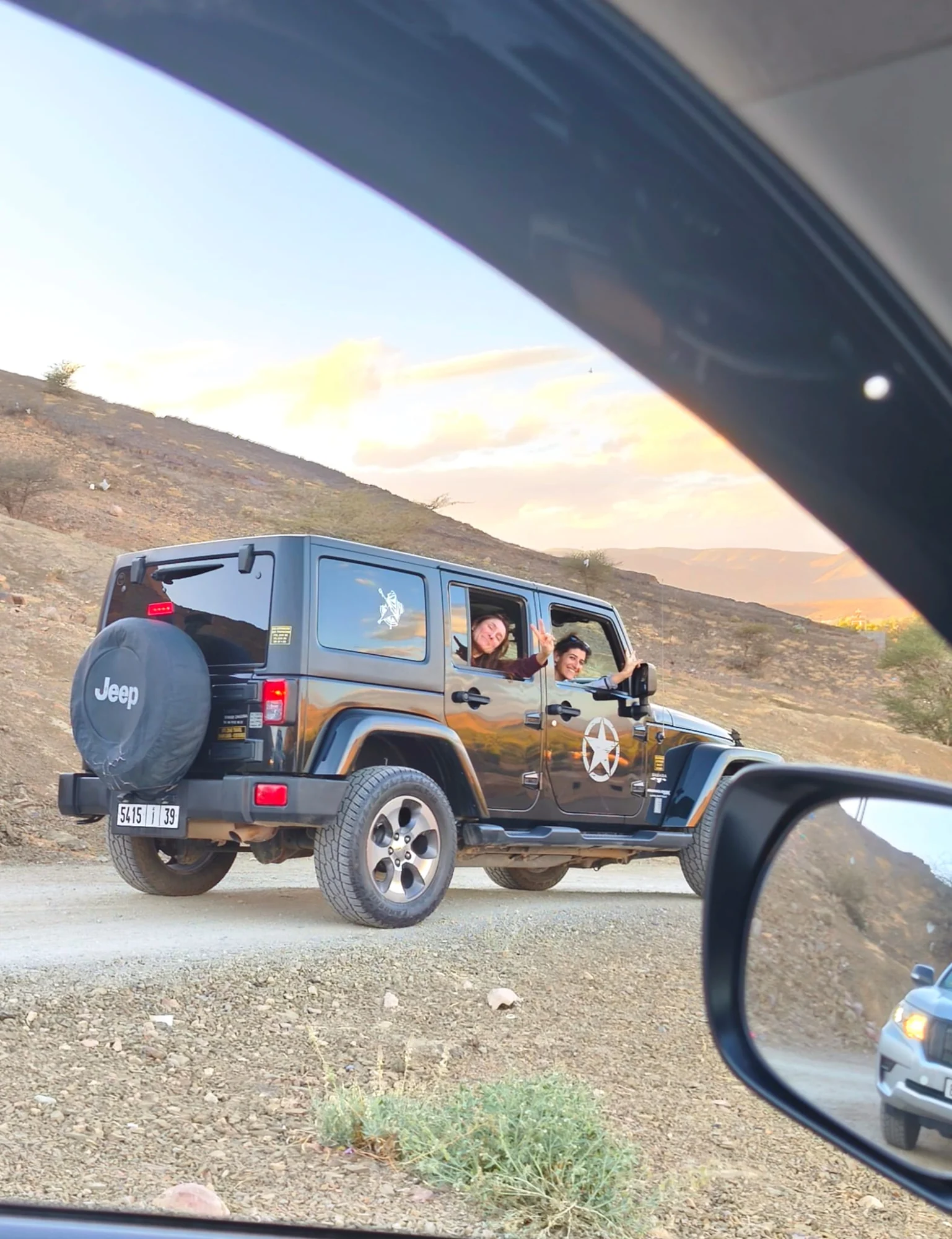 Jeep recorriendo los caminos del sur de Marruecos